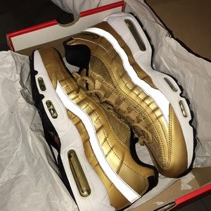 Gold air max 95